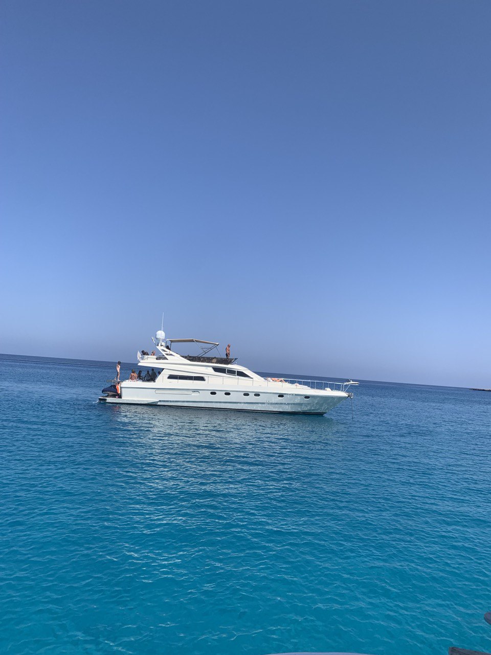 &Beta;ά&rho;&kappa;&alpha; &sigma;&epsilon; &kappa;&rho;&upsilon;&sigma;&tau;ά&lambda;&lambda;&iota;&nu;&alpha; &gamma;&alpha;&lambda;ά&zeta;&iota;&alpha; &nu;&epsilon;&rho;ά &sigma;&tau;&omicron;&nu; &Pi;&rho;&omicron;&tau;&alpha;&rho;ά, &Kappa;ύ&pi;&rho;&omicron;&sigmaf;