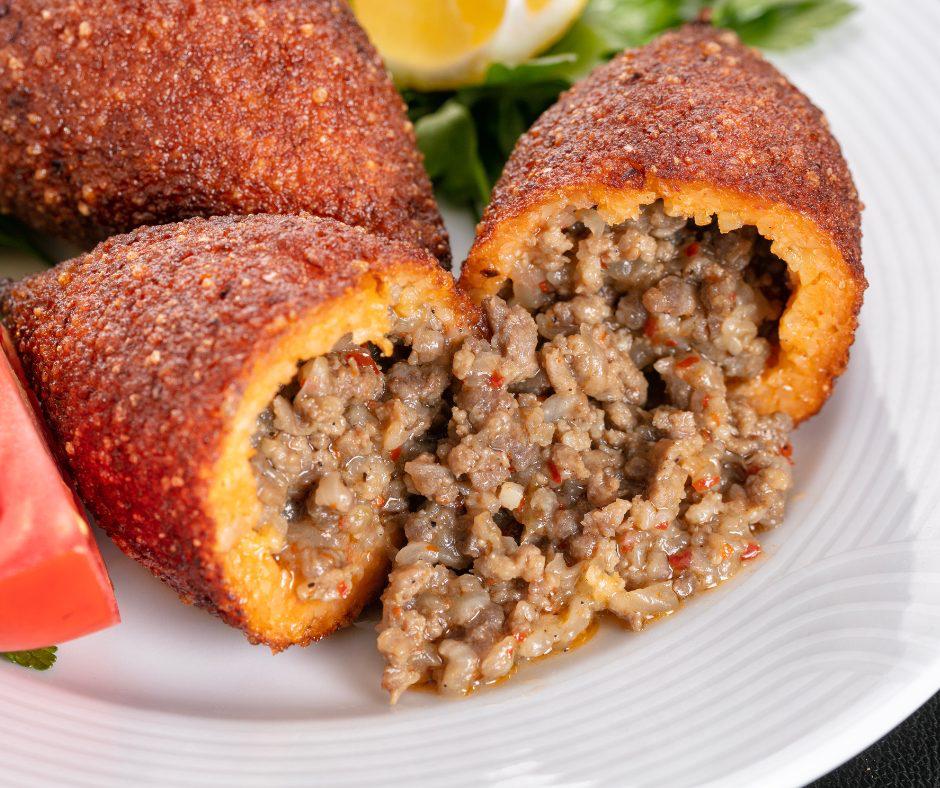 Koupes croccanti appena fritte, specialit&agrave;t ipica di Cipro